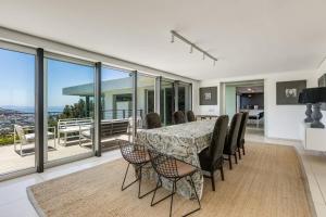 At Altitude - Cape Town, Large home, Pool, Beautiful Views