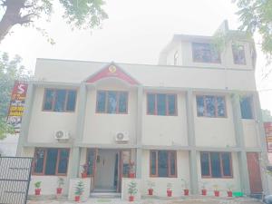 Hotel O S Town Guest House