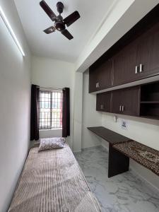 WiF5 Stays - Entire Home, 3BHK near Perungudi