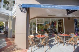 Two-bedroom apartment with lake view on Mortlake River Beautiful view Close to Burwood Rodes Olympic