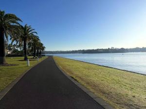 Two-bedroom apartment with lake view on Mortlake River Beautiful view Close to Burwood Rodes Olympic