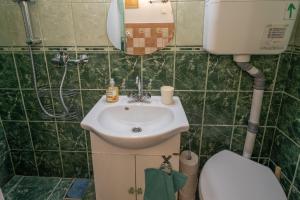 Stay in a home not a hotel, also LONG TERM stay, AC, 301Mbps wifi