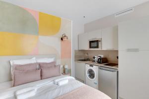 Modern air-conditioned studio in Neuilly