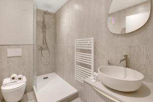 Modern air-conditioned studio in Neuilly