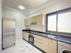 Feel at Home Apartments 10 with Restaurant