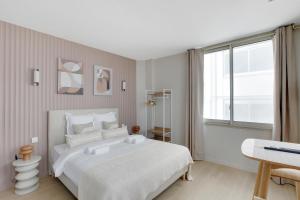 Modern, Cozy Studio with AC in Neuilly Area