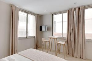 Modern, Cozy Studio with AC in Neuilly Area