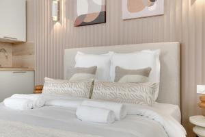 Modern, Cozy Studio with AC in Neuilly Area