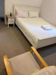 Two-bedroom apartment with lake view on Mortlake River Beautiful view Close to Burwood Rodes Olympic