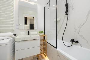 Mogilska Apartments with Parking near TAURON Arena Kraków by Noclegi Renters