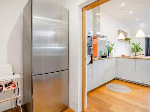 4 Bed in Cwmhiraeth 93546