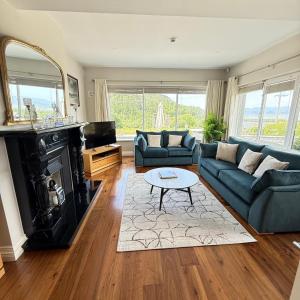 Castle View House - Luxury Coastal Retreat - Ring of Kerry - Wild Atlantic Way - Sleeps 12 - Sea and Mountain Views