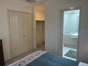 Your Leafy Ivanhoe Retreat