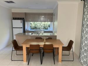 Your Leafy Ivanhoe Retreat