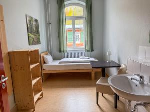 albgut GmbH - Übernachten im Kulturdenkmal Altes Lager in der ehemaligen Offiziersunterkunft SO1