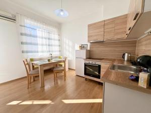 SeaSide 2BR Central apartment