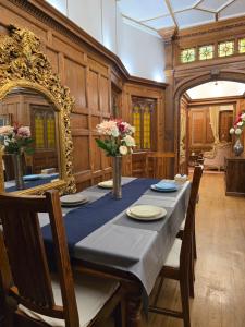 Traditional Victorian West End Apartment