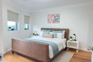 Regal Skyline - Quiet Executive room with splendid city view - Private everything bathroom -Living room - Walk-in wardrobe- One minute walk to station - Luxury mattress