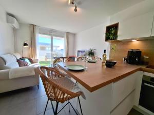 T2 confort proche centre & plages, parking, clim