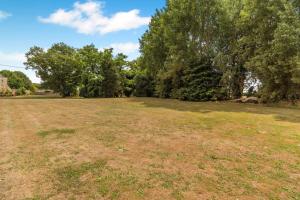 9 Bed in Three Holes oc-l31856