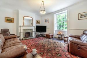 9 Bed in Three Holes oc-l31856