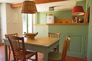 Chez Paula, spacieux gîte provençal au cœur dun vignoble bio