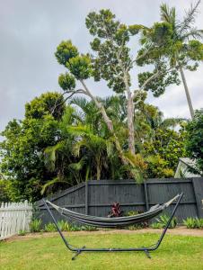 Peaceful Byron House, Walk to Beach, Starlink, Flexible Sleeping Arrangements