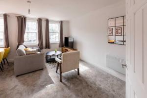 Harbour-Side 1 Bed Apartment with Sea Views