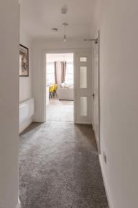 Harbour-Side 1 Bed Apartment with Sea Views