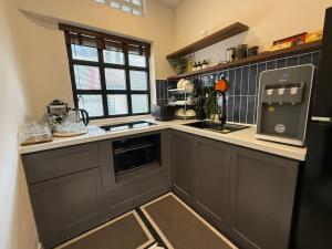 LYLAC Home Saigon COQ - Country Modern Cosy 5 Bed Townhouse City Center D1