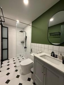 LYLAC Home Saigon COQ - Country Modern Cosy 5 Bed Townhouse City Center D1