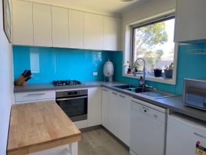 Cosy & Modern Unit 500m from Beach