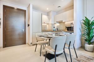 STAY BY LATINEM Luxury 1BR Holiday Home CV A 907 near Dubai Mall