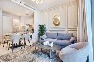 STAY BY LATINEM Luxury 1BR Holiday Home CV A 907 near Dubai Mall