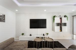 Tatiana 3Br - city center - aircon - wifi at Homesbyfc