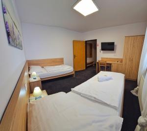 MOTOREST-PENSION U HRACHŮ,s.r.o.