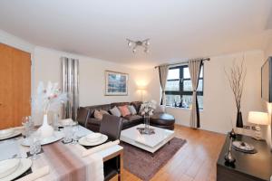 Executive 2-Bed Great River View Apartment in Aberdeen-Free Parking-FastWiFi