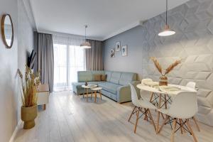 Aura Island Riverside & Parking by Downtown Apartments