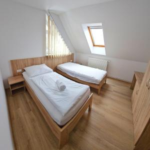 MOTOREST-PENSION U HRACHŮ,s.r.o.