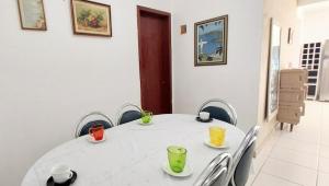 Apartamento 3 quartos - Praia dos Ingleses 600 m do Mar , WI-FI, Churrasqueira, Pet-friendly, Garagem Fechada