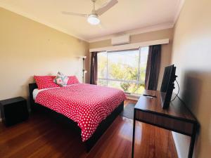 Cozy, quiet private room in shared house, Lalor