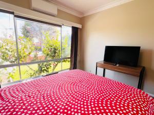 Cozy, quiet private room in shared house, Lalor