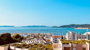 Grand studio 28m2 terrasse exceptionnelle vue mer 180 clim box