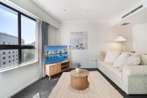 Prime CBD location- Minutes from Darling Harbour & Chinatown with Pool & Gym