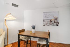 Prime CBD location- Minutes from Darling Harbour & Chinatown with Pool & Gym