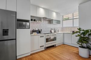 Thornibrae Green Point 2-Bed Apartment with Pool
