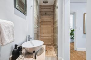 Thornibrae Green Point 2-Bed Apartment with Pool