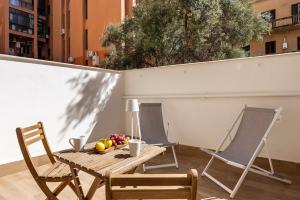 Sunny studio with terrace in best central area