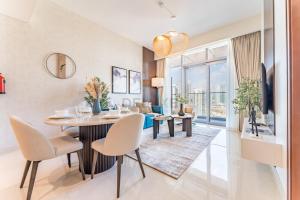 High-Floor Balcony with Burj Khalifa View and Assistant Room, Minutes from Burj Plaza & Dubai Mall, Easy Access to Downtown Attractions, Imperial Avenue, Downtown Dubai by Deluxe Holiday Homes