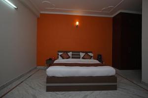 Hotel O 9075 Petals Inn